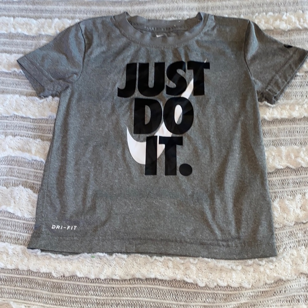 Nike Tee Size 7